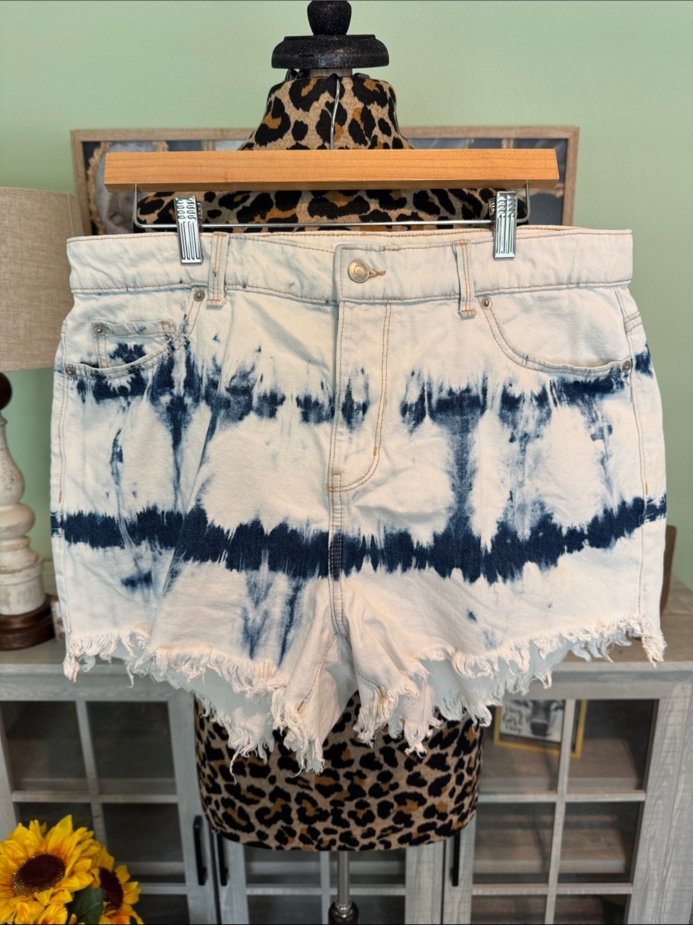 True Craft Tie-Dye Denim Frayed Hem Women's Shorts - Navy and White Sz 14